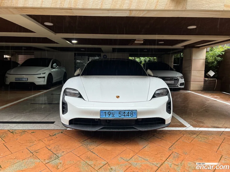 Porsche Taycan 2024