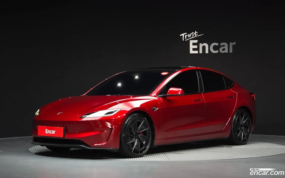 Tesla Model 3 2024