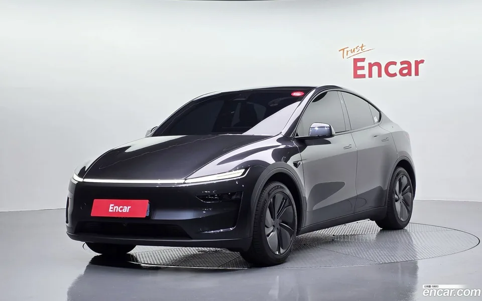 Tesla Model Y 2025