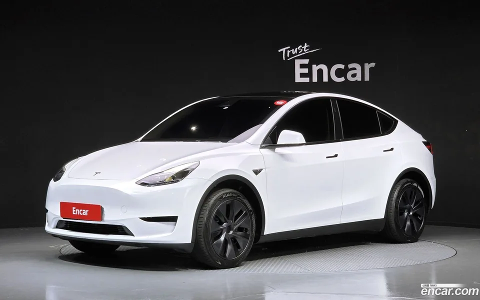 Tesla Model Y 2024