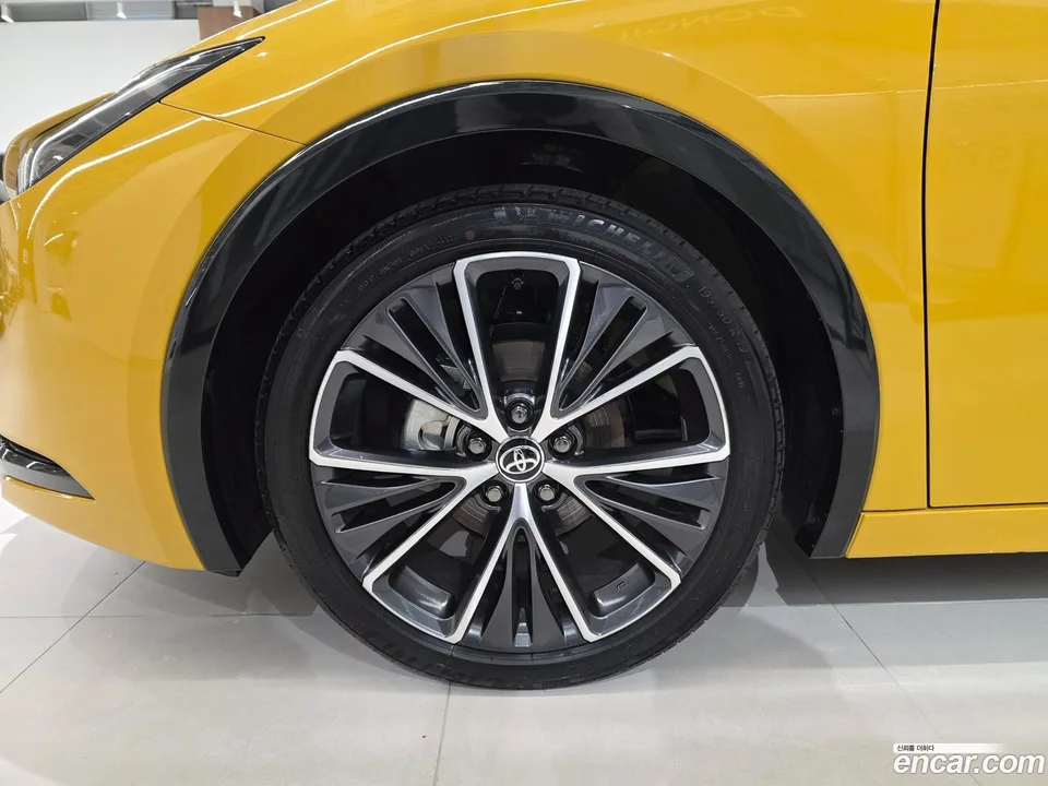 Toyota Prius 2.0 XLE 2026 — миниатюра 2