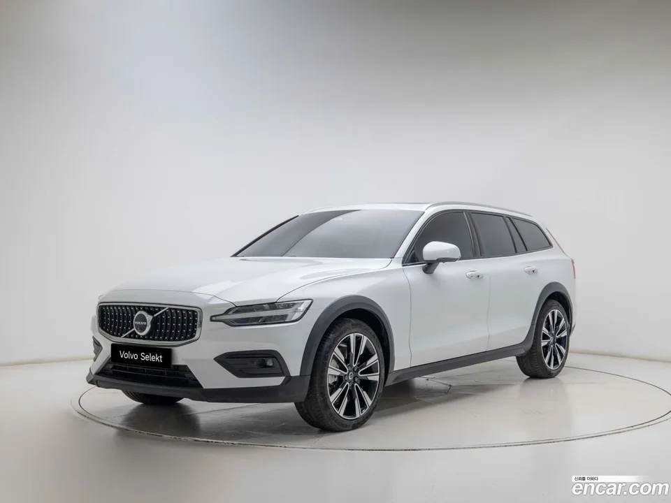 Volvo V60 Cross Country 2025