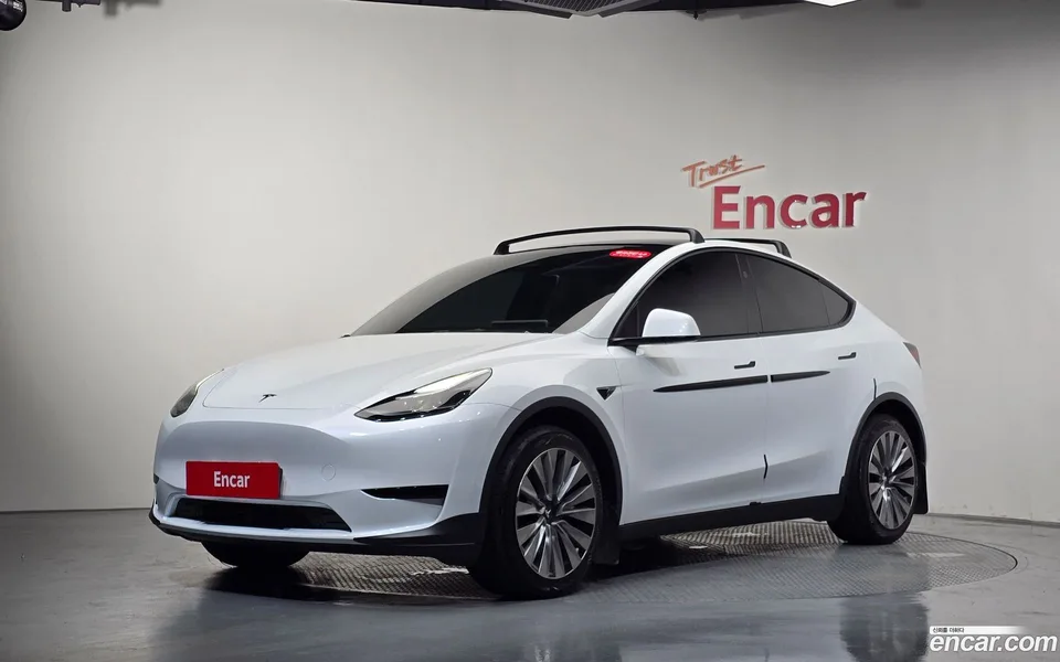 Tesla Model Y 2024