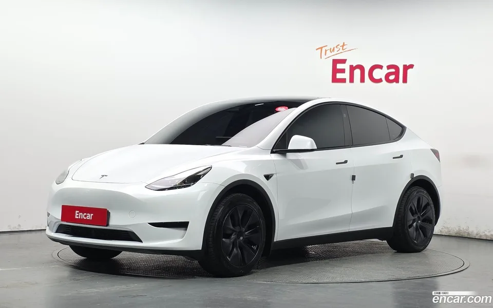 Tesla Model Y 2024