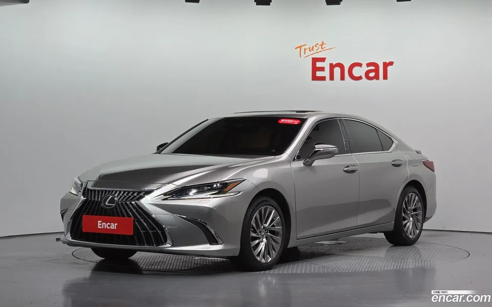 Lexus ES 300h 2024