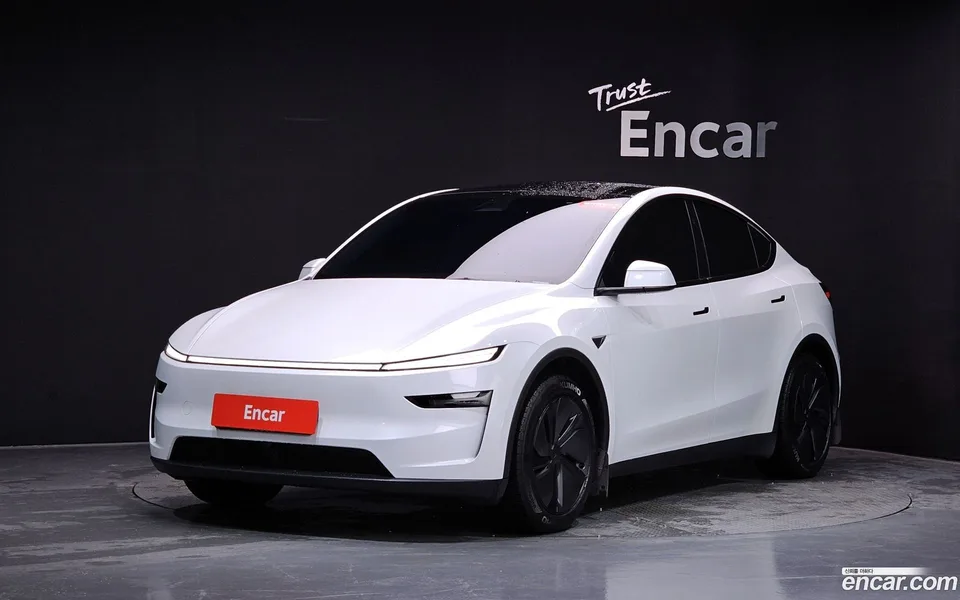 Tesla Model Y 2025