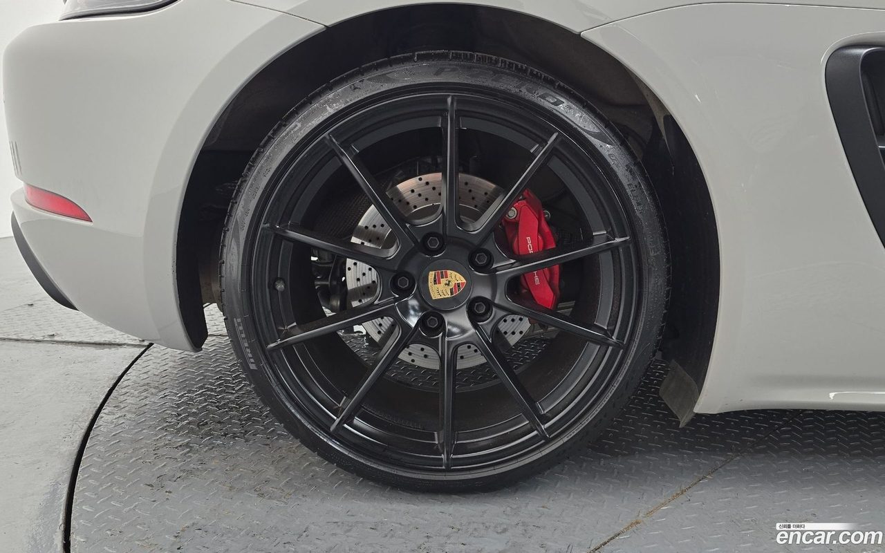 Porsche 718 Cayman 2023 — 2