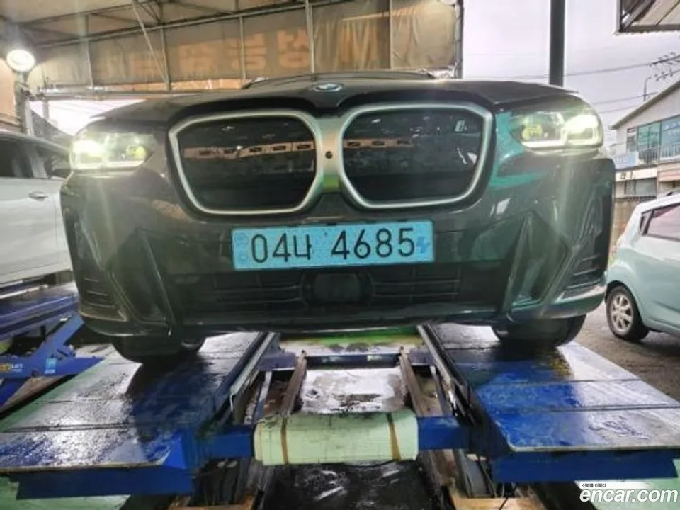 BMW iX3 2025