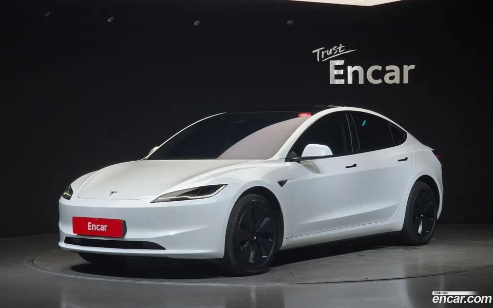 Tesla Model 3 2024