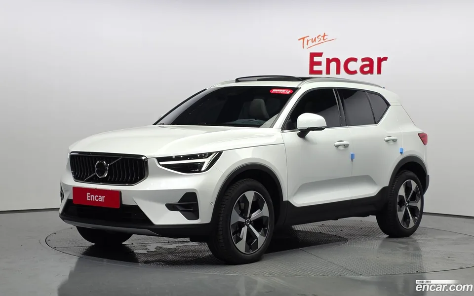 Volvo XC40 2025