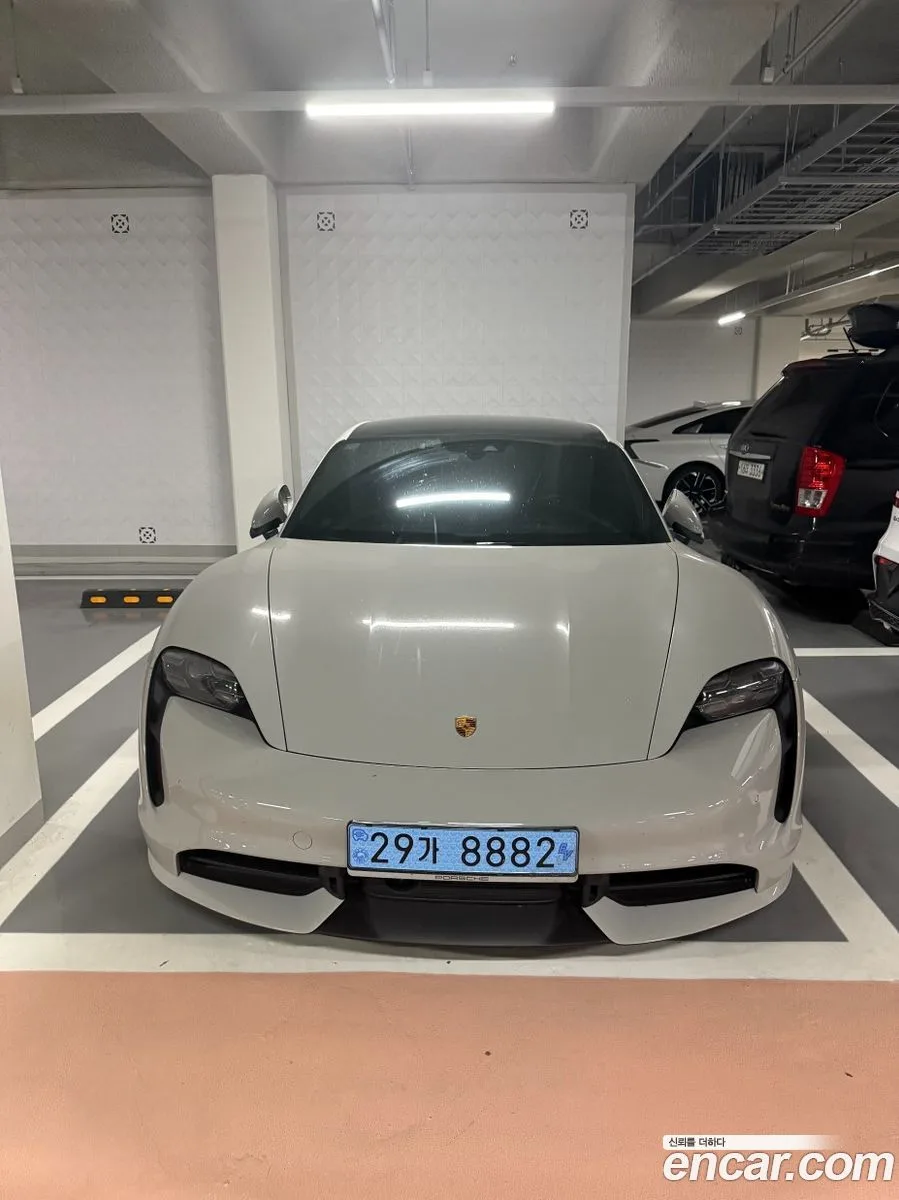 Porsche Taycan 2024