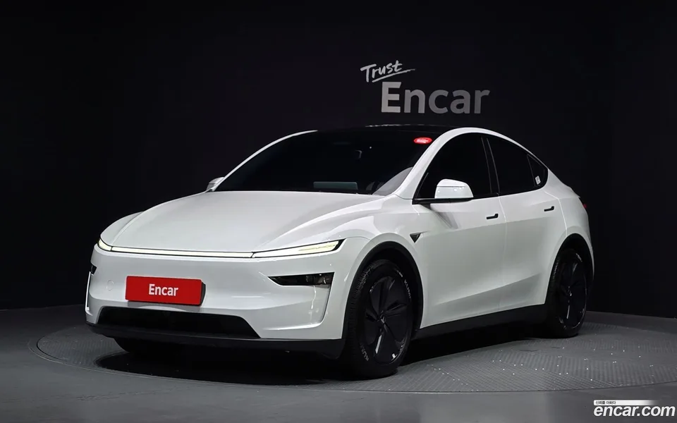 Tesla Model Y 2025