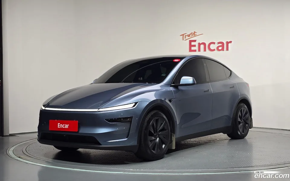 Tesla Model Y 2025