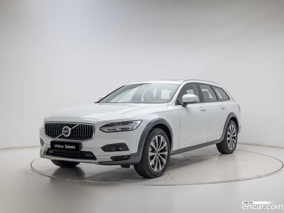 Volvo V90 Cross Country 2025