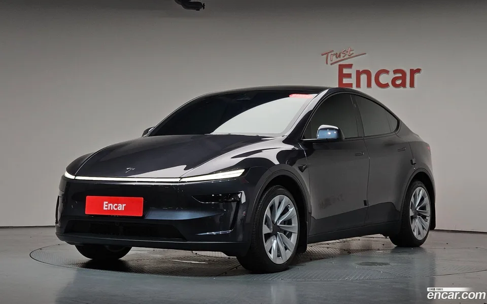 Tesla Model Y 2025