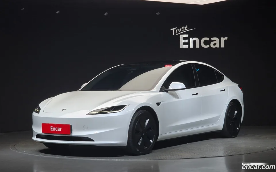Tesla Model 3 2024