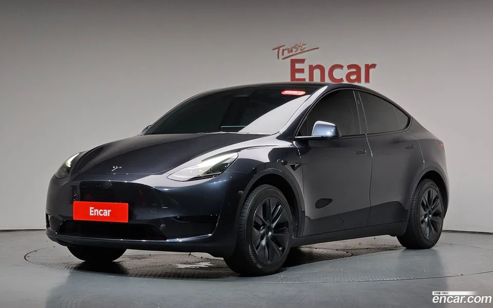 Tesla Model Y 2024