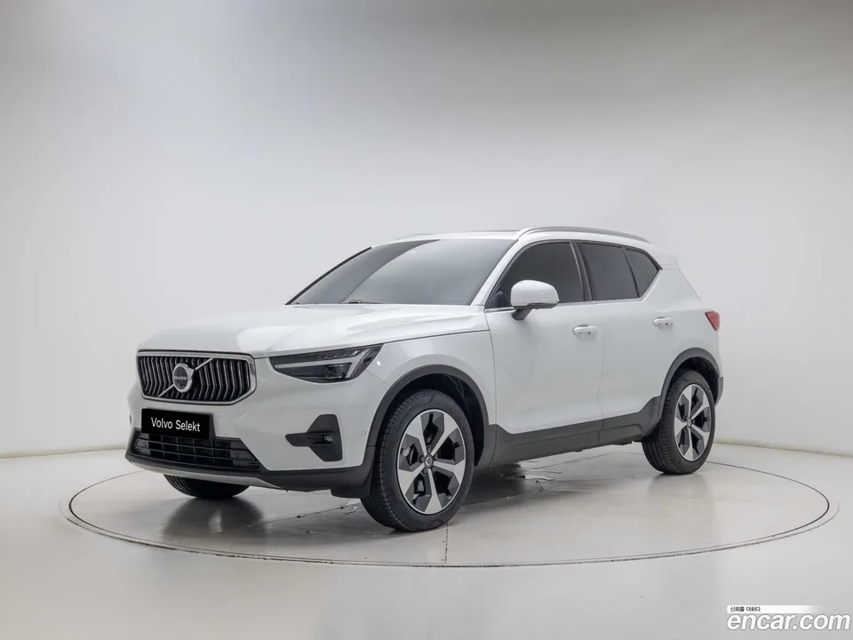 Volvo XC40 2025