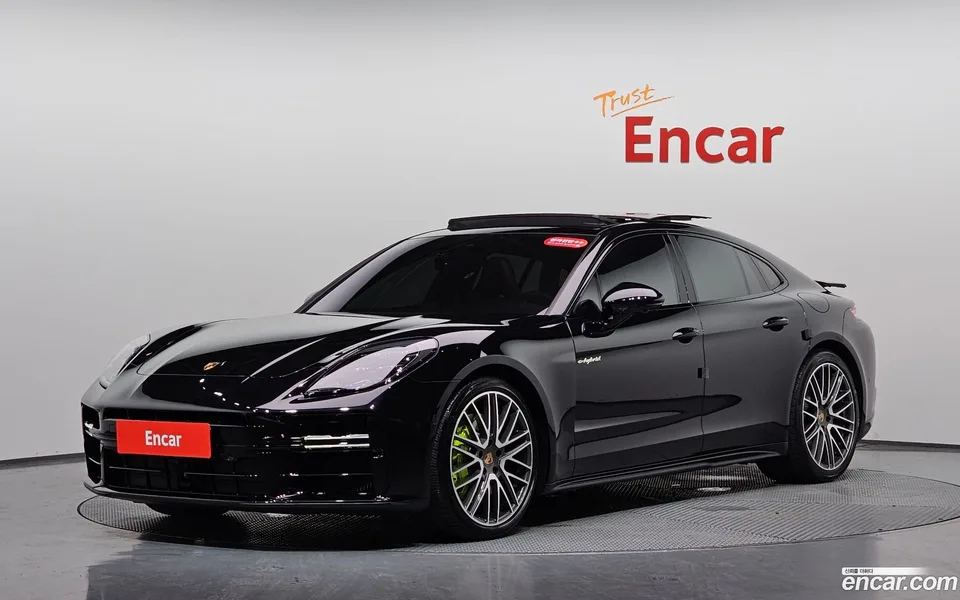 Porsche Panamera (976) 2025