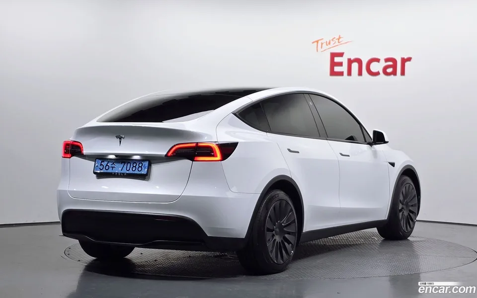 Tesla Model Y 2023