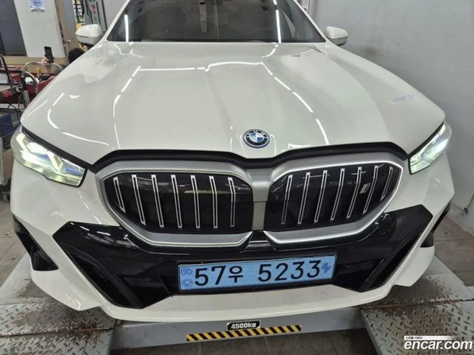 BMW i5 2024