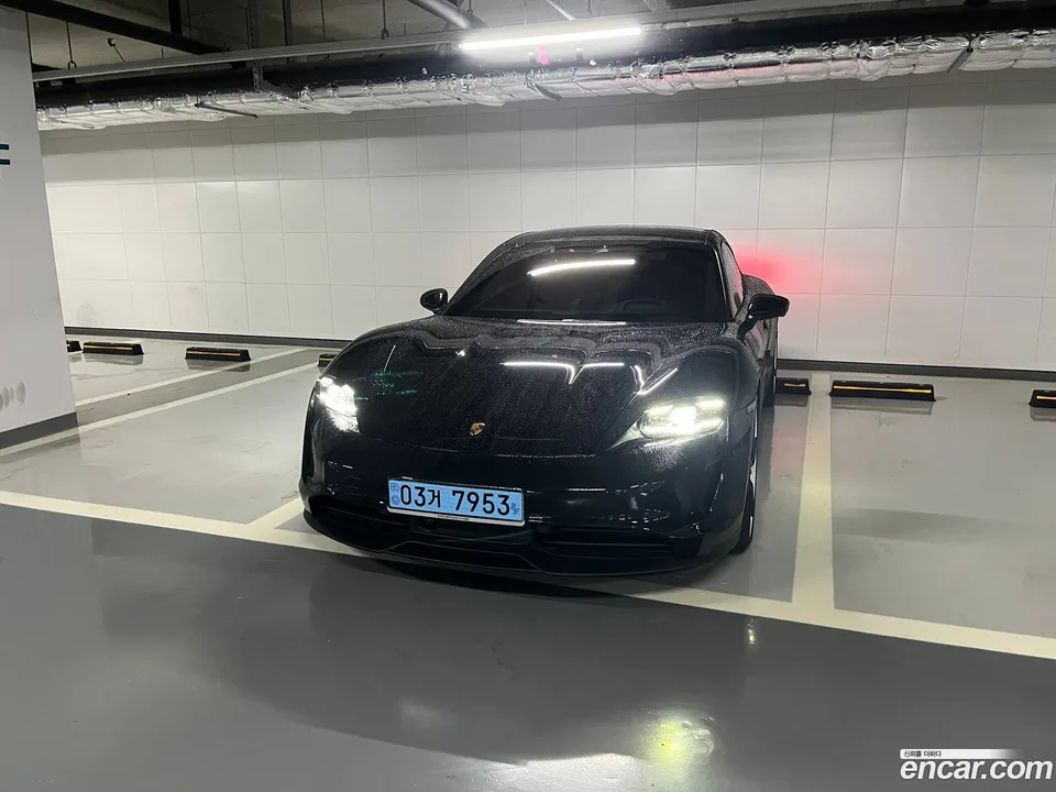 Porsche Taycan 2023