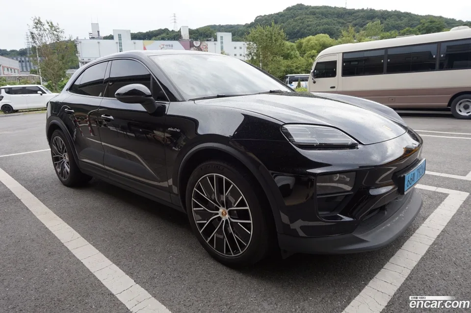 Porsche Macan Electric 2025