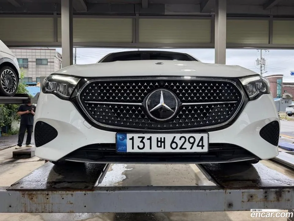 Mercedes-Benz E-Class 2024