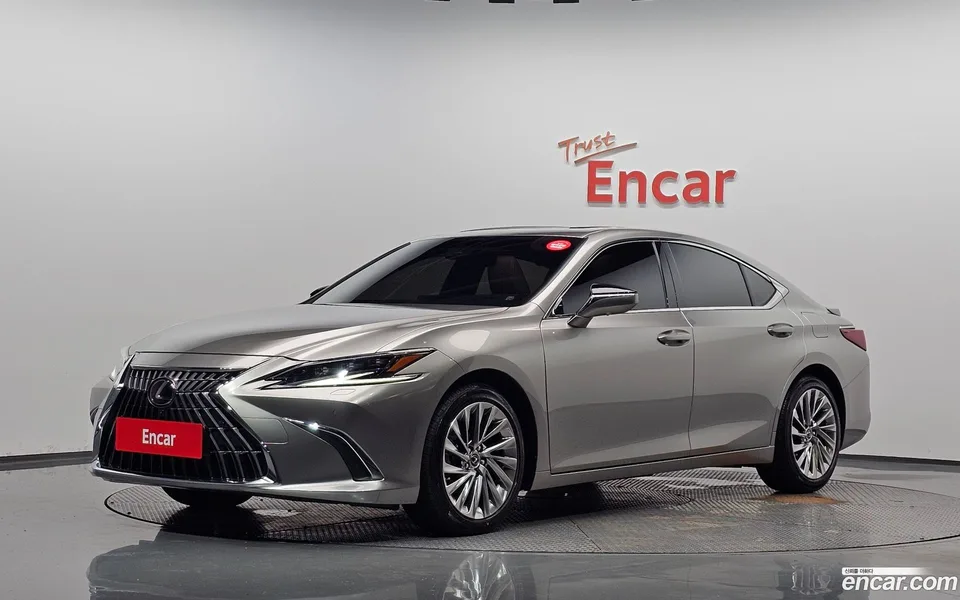 Lexus ES 300h 2023