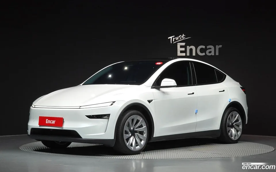 Tesla Model Y 2025