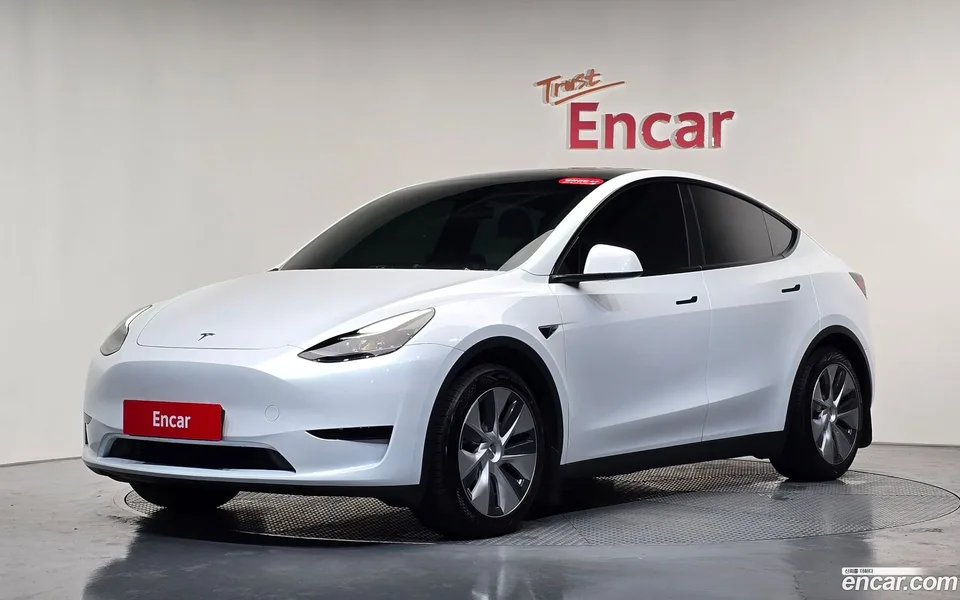 Tesla Model Y 2024