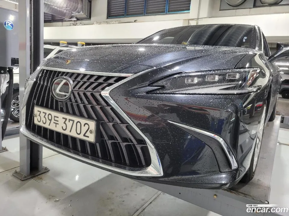 Lexus ES 300h 2023