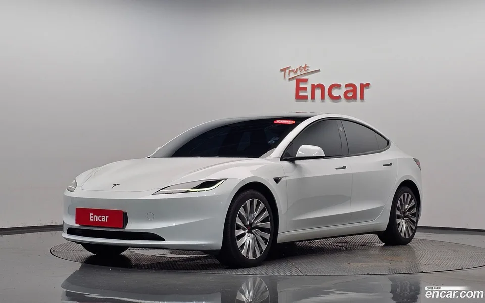 Tesla Model 3 2024