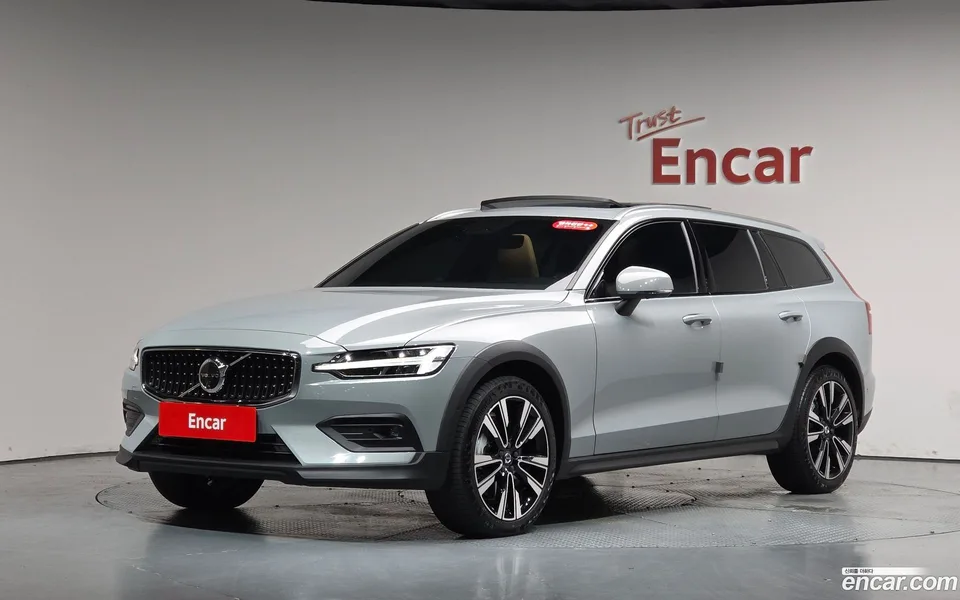 Volvo V60 Cross Country 2025