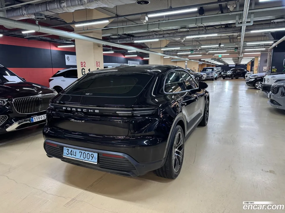 Porsche Macan Electric 4 2025 — миниатюра 2