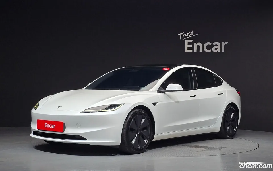 Tesla Model 3 2024