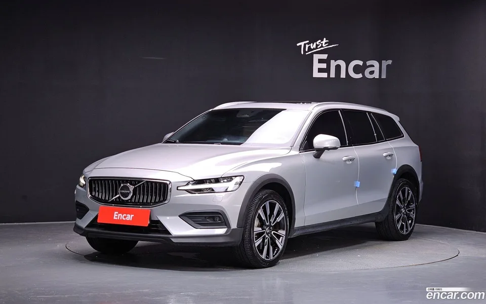Volvo V60 Cross Country 2023