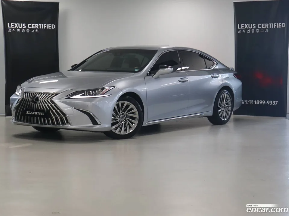 Lexus ES 300h 2025