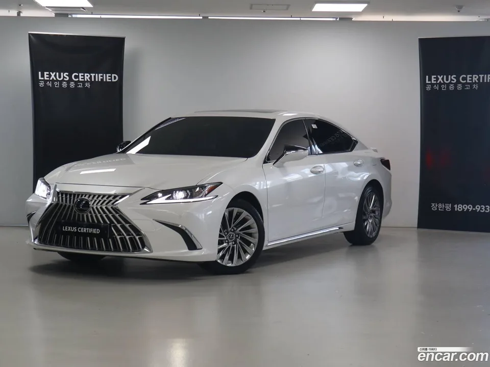 Lexus ES 300h 2025