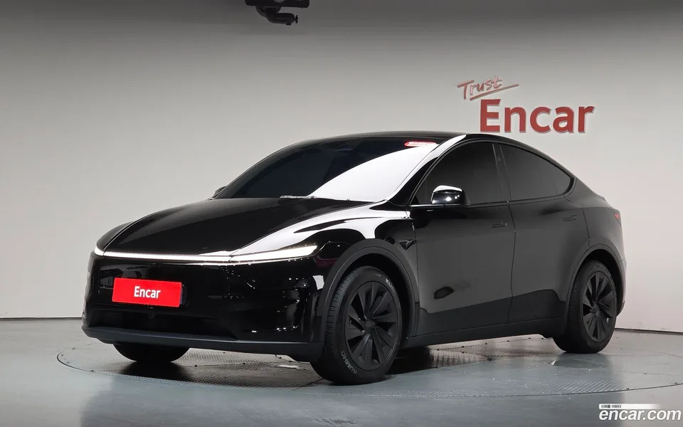 Tesla Model Y 2025