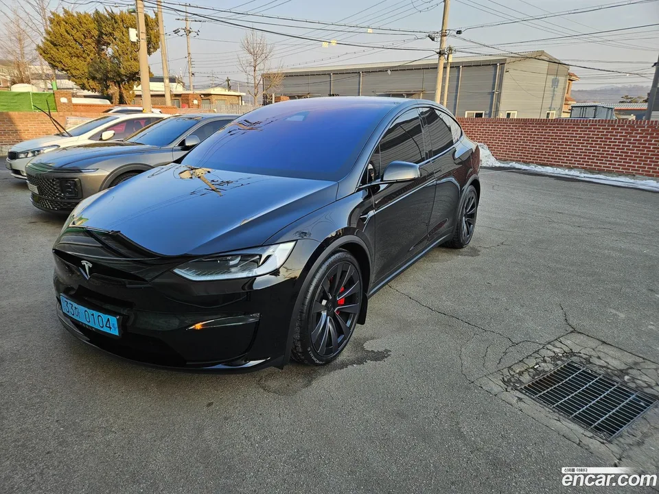 Tesla Model X 2025