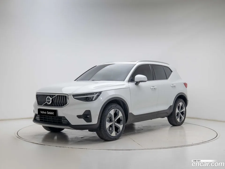 Volvo XC40 2025