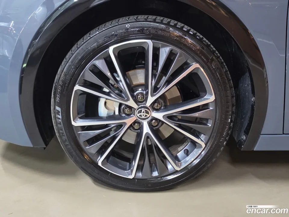 Toyota Prius 2.0 XLE AWD 2025 — миниатюра 5