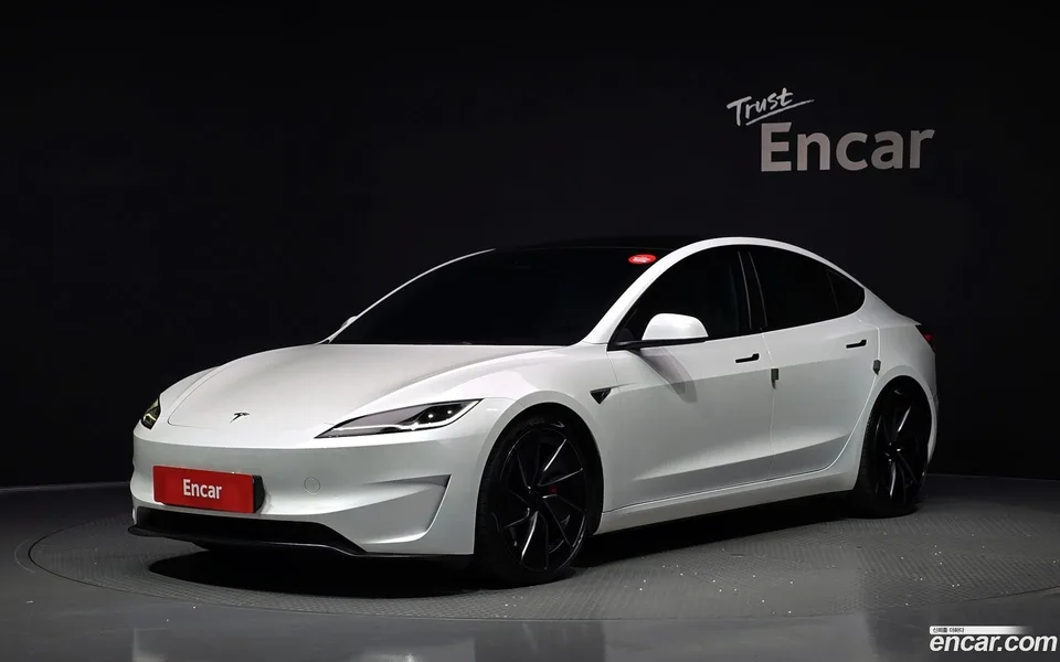 Tesla Model 3 2024