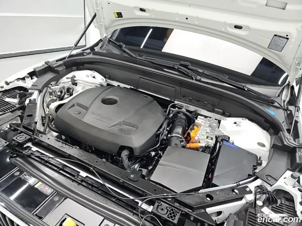 Volvo XC60 T8 2025 — миниатюра 2