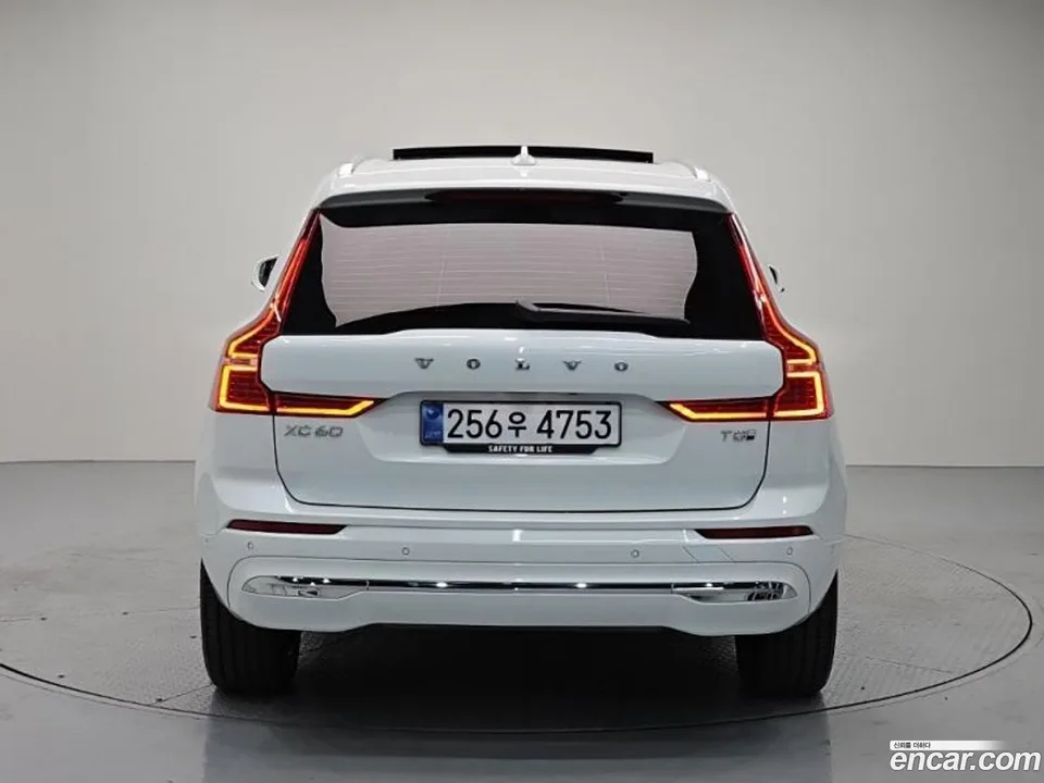 Volvo XC60 T8 2025 — миниатюра 3
