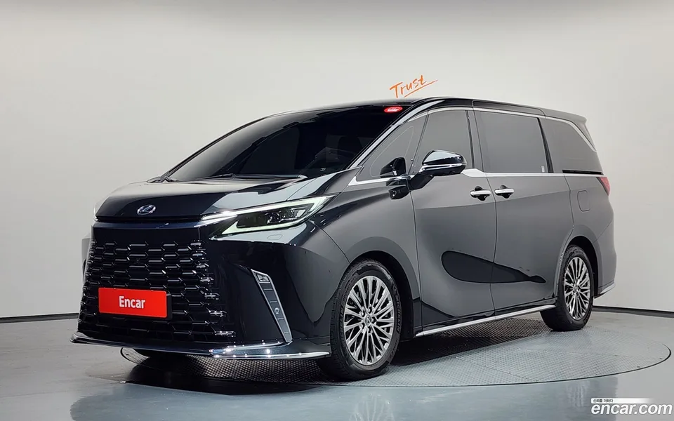 Lexus LM 2025