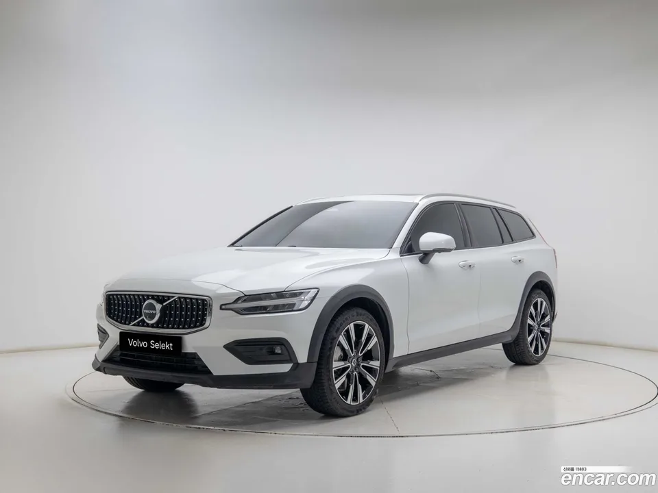 Volvo V60 Cross Country 2025
