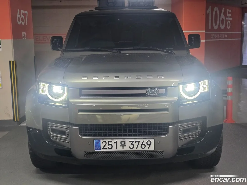 Land Rover Defender 2025