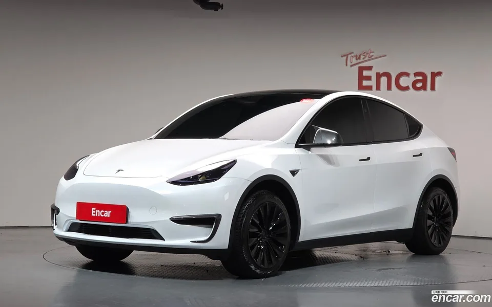 Tesla Model Y 2024